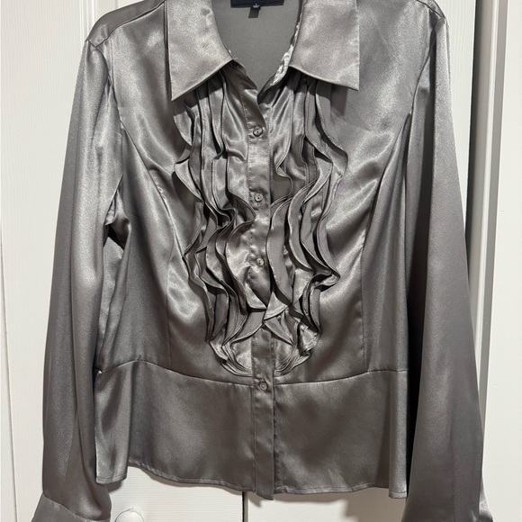Jones New York Shimmering Gray Ruffled Blouse - Picture 2 of 4